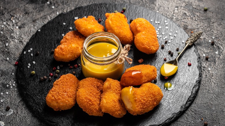 Chicken nuggets with honey mustard sauce