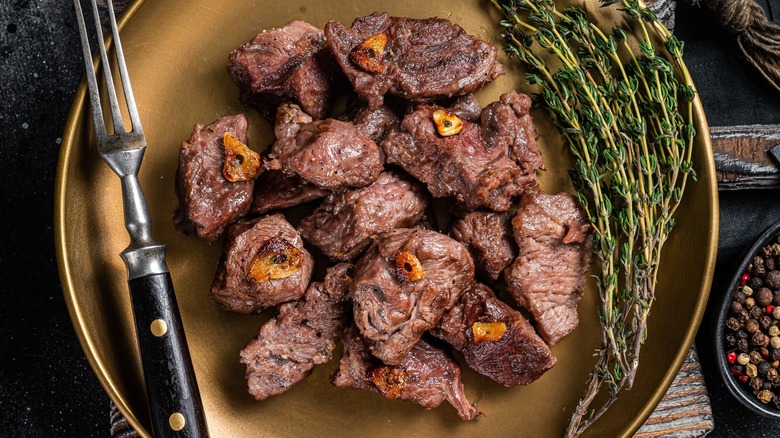 Overview of a plate of steak tips