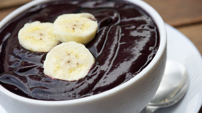 Açaí bowl with bananas