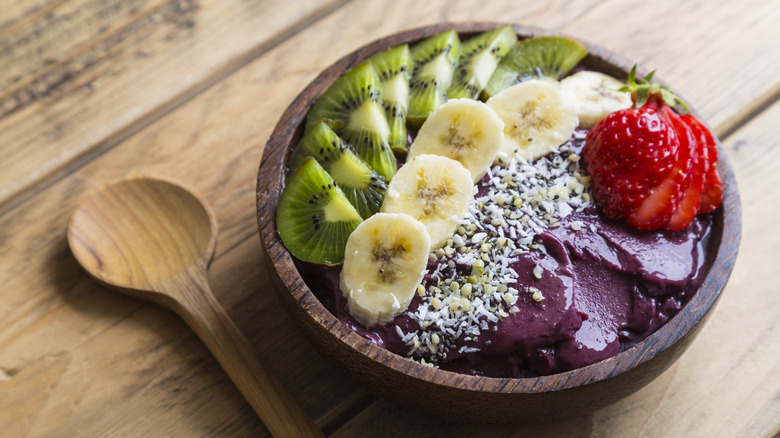 Açaí bowl with fruit