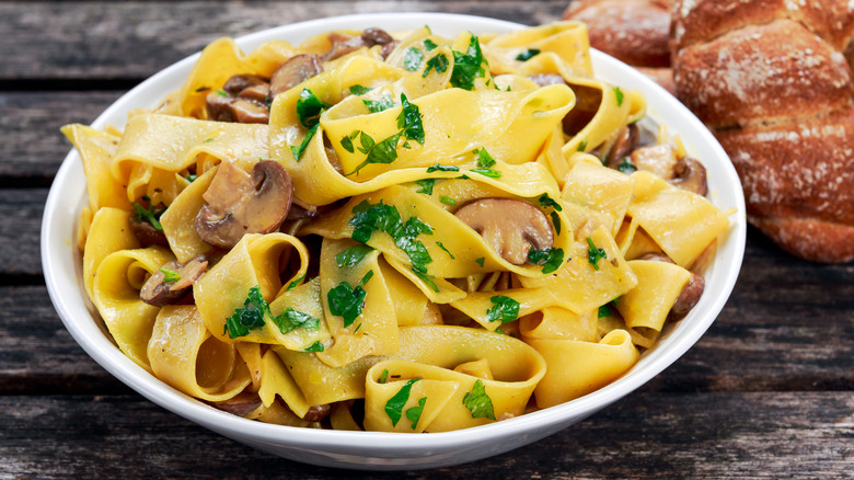 pappardelle pasta with mushrooms