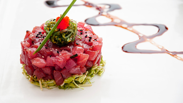 Tuna tartare with steamed seaweed