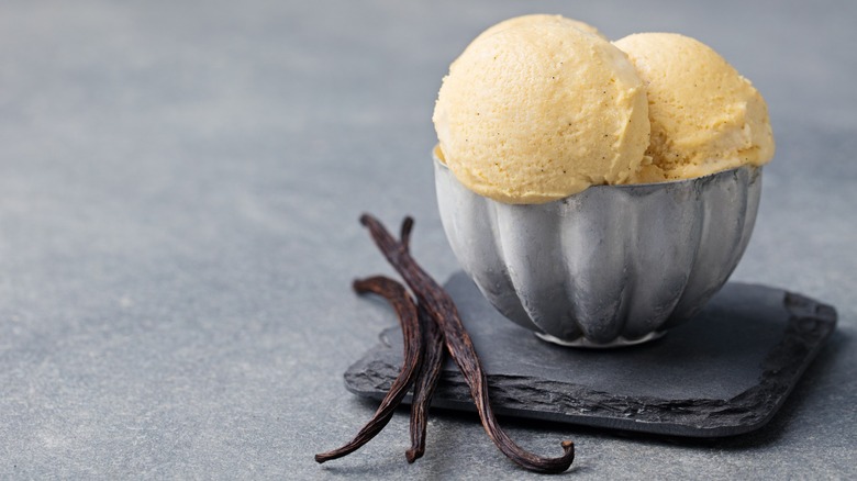 French vanilla ice cream in bowl next to pods