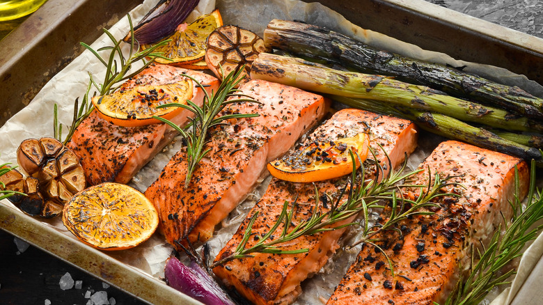 Baked salmon with lemon and asparagus