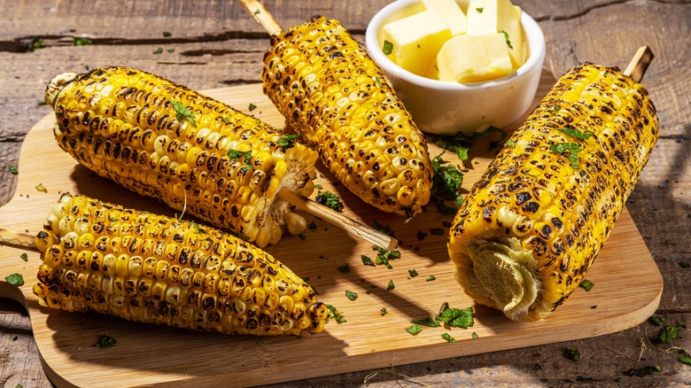 tray of grilled corn cobs