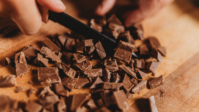 chopping bar chocolate