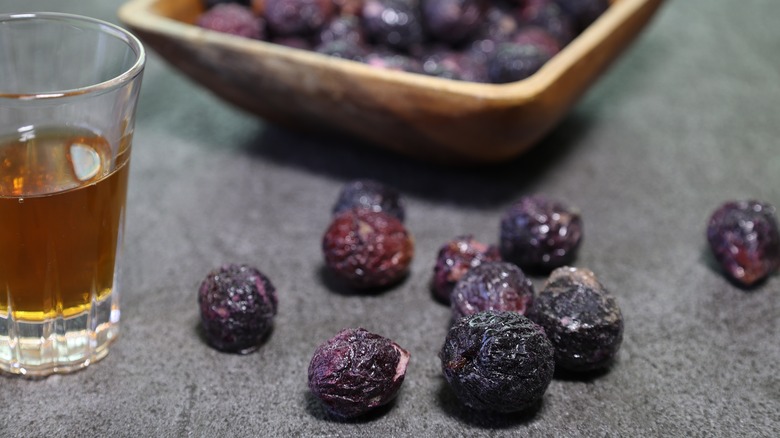 whiskey pictured with grapes