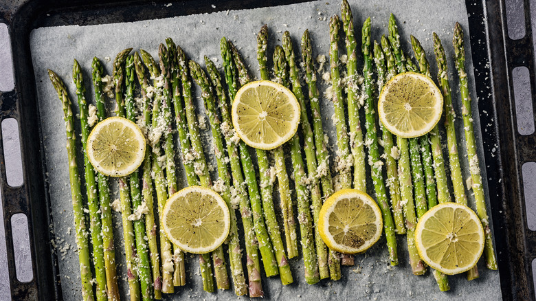 broiled asparagus with lemon wheels on top