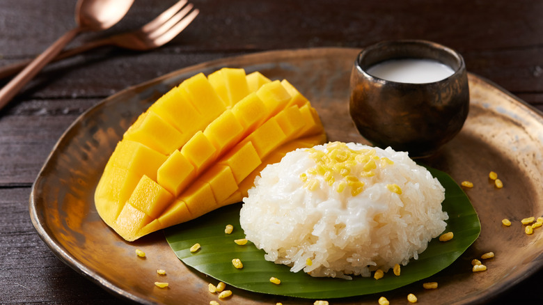 mango with sticky rice