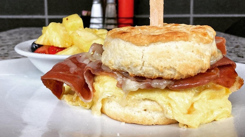 prosciutto and egg breakfast sandwich