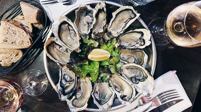 Overview of a platter of fresh oysters