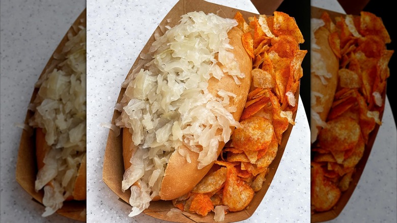 Sommerfest bratwurst and paprika chips on table