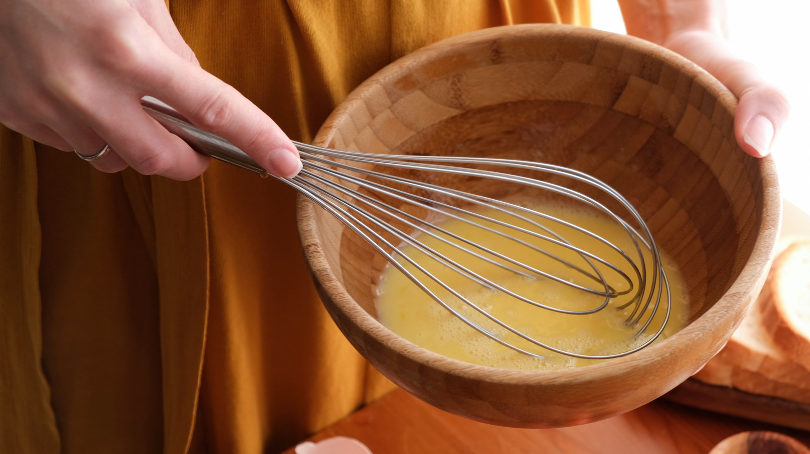 EGG WHISK definition in American English