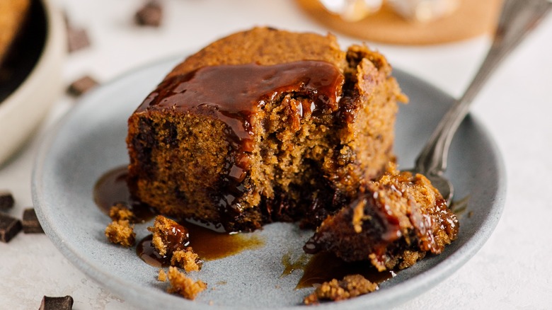 cake with caramel whiskey sauce