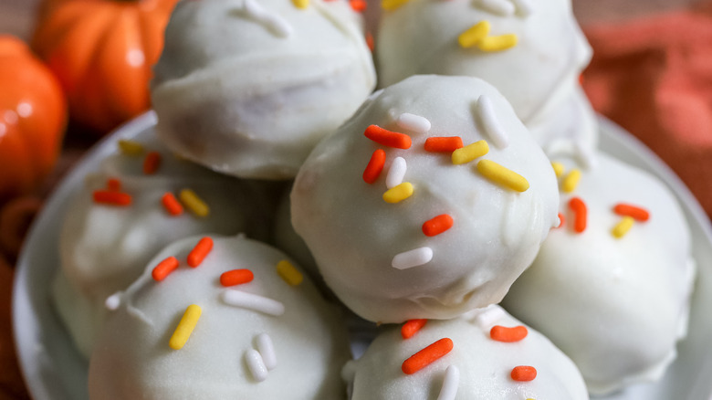 close up of white chocolate pumpkin spice truffles