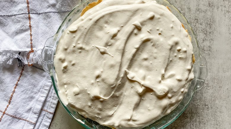 cream filling in pie crust