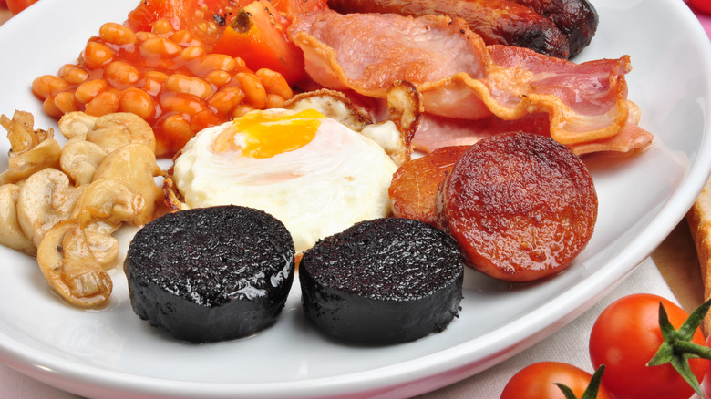 traditional Irish breakfast with black pudding