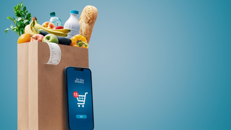 Online grocery order with smartphone