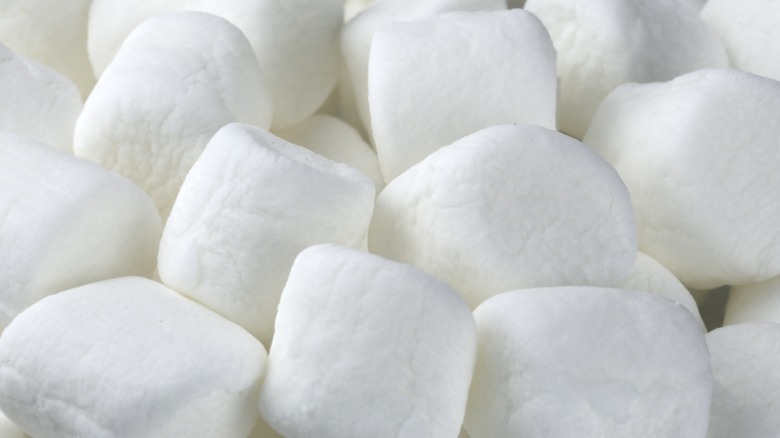 Close-up of many whole marshmallows