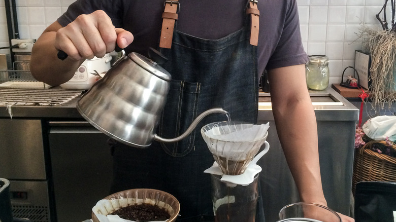 https://www.tastingtable.com/img/gallery/why-a-gooseneck-kettle-is-key-for-perfect-pour-over-coffee/intro-1669746702.jpg