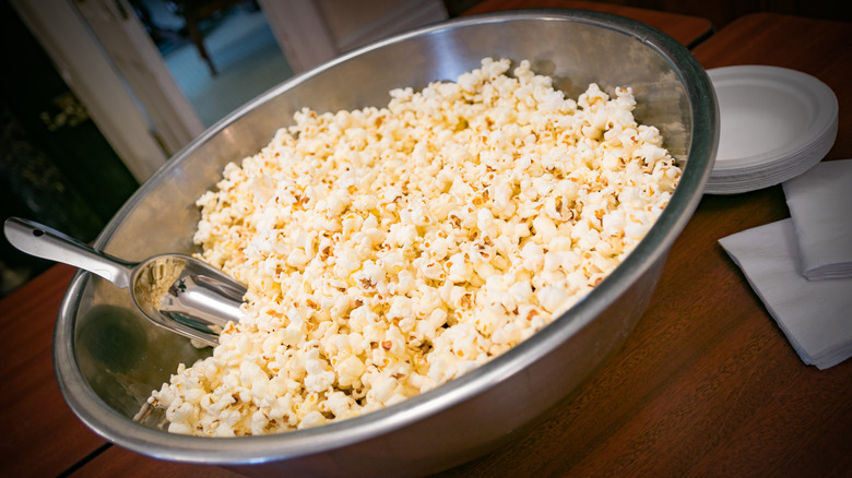 Popcorn in stainless steel bowl 