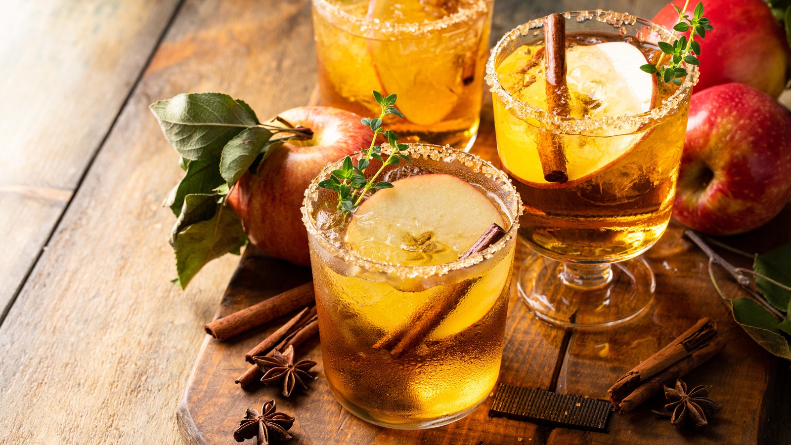 Why Apple Cider And Bourbon Make A Perfect Cocktail Pair