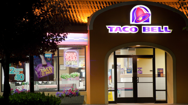 a Taco Bell storefront