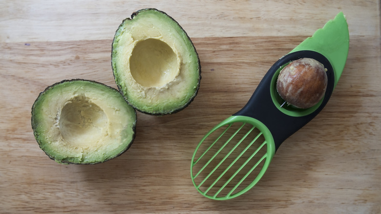 https://www.tastingtable.com/img/gallery/why-avocado-slicers-are-never-worth-the-price-tag/intro-1683745678.jpg