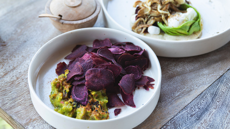 Dishes with avocado and chips