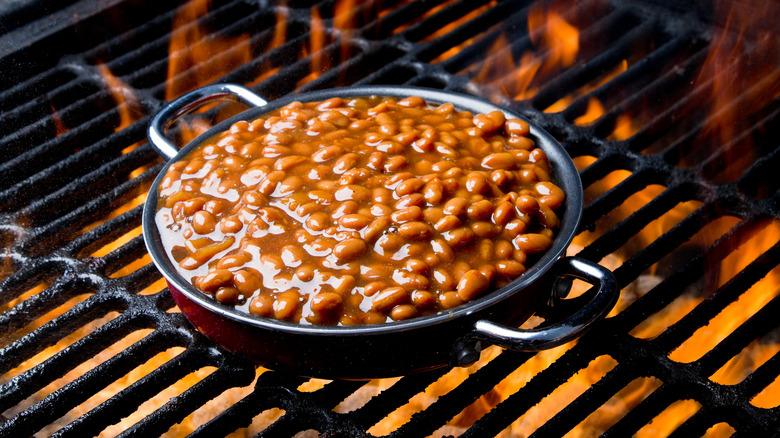 Baked beans on a grill