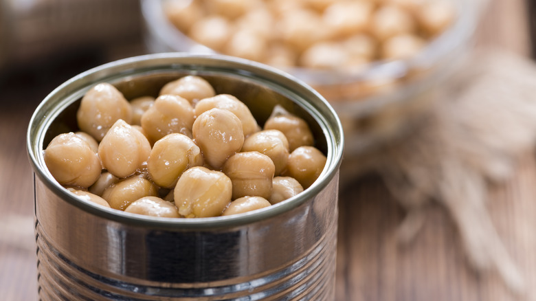 chickpeas in a can