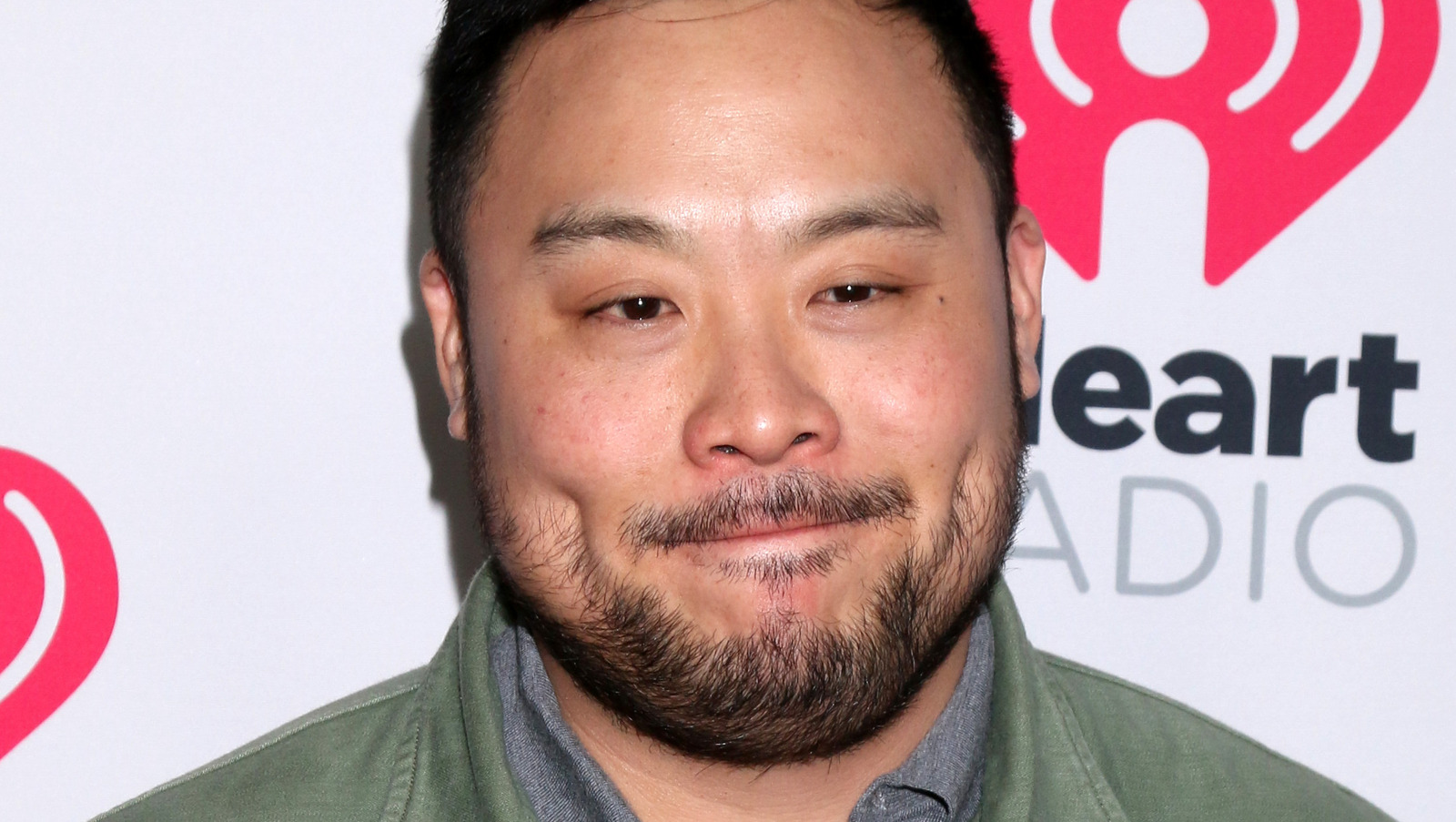 https://www.tastingtable.com/img/gallery/why-david-chang-will-judge-you-by-what-cutting-boards-you-own/l-intro-1684528752.jpg