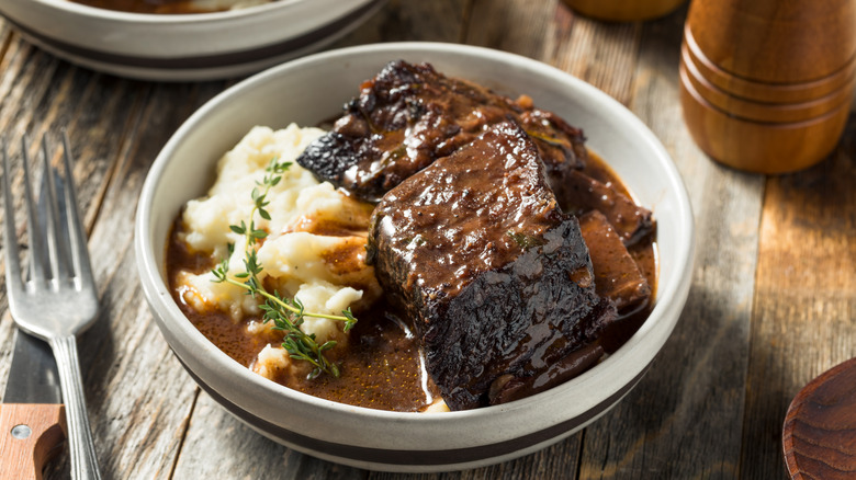 Braised short ribs with mashed potatoes