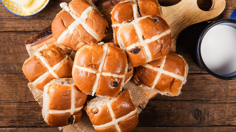 hot cross buns