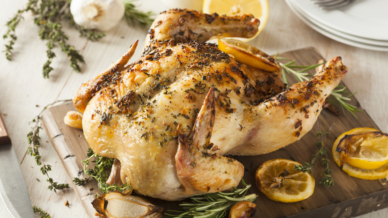 Roast chicken with lemon slices