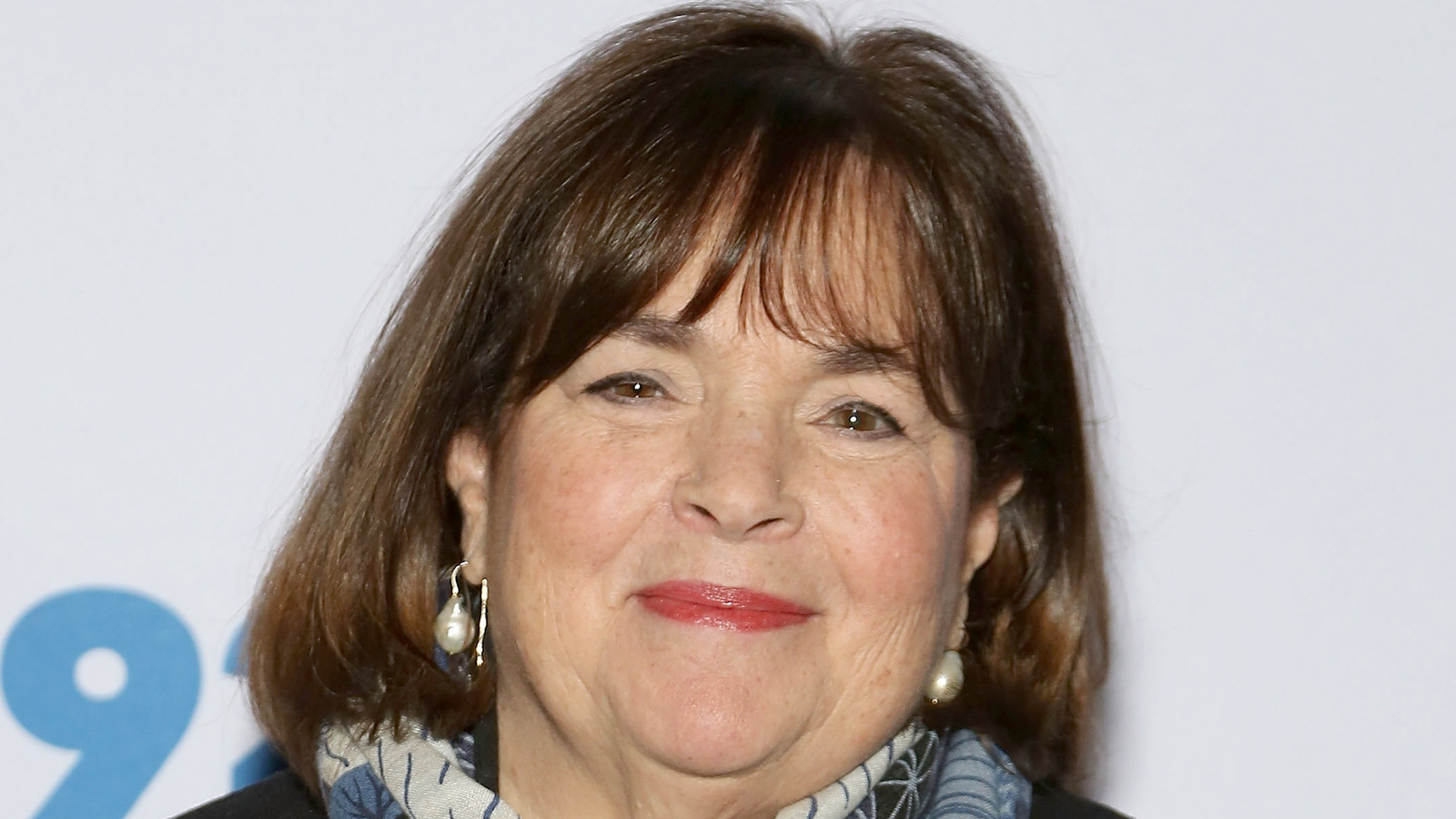 https://www.tastingtable.com/img/gallery/why-ina-garten-thinks-you-should-rent-your-glassware-for-parties/l-intro-1697043676.jpg