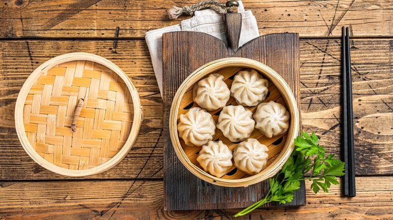 Dumplings in bamboo steamer