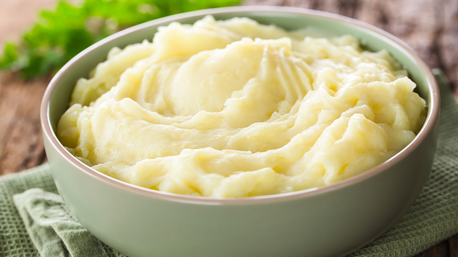 Why It's Crucial To Serve Mashed Potatoes Hot