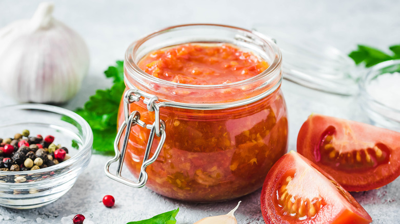 marinara sauce stored in jar 