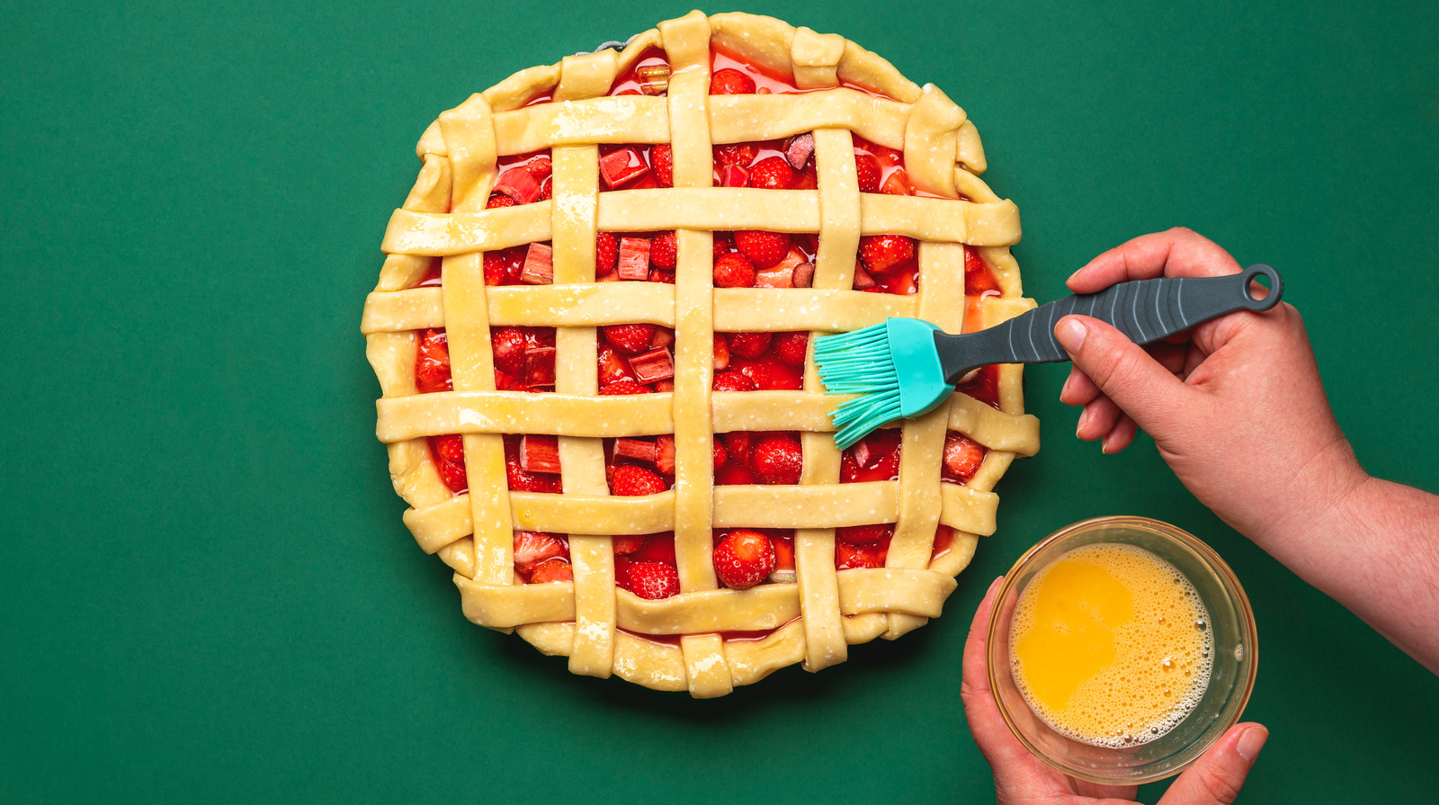 https://www.tastingtable.com/img/gallery/why-its-important-to-pick-the-right-wash-for-your-pie-crust/l-intro-1672935292.jpg