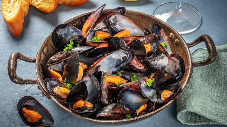 Wok full of mussels