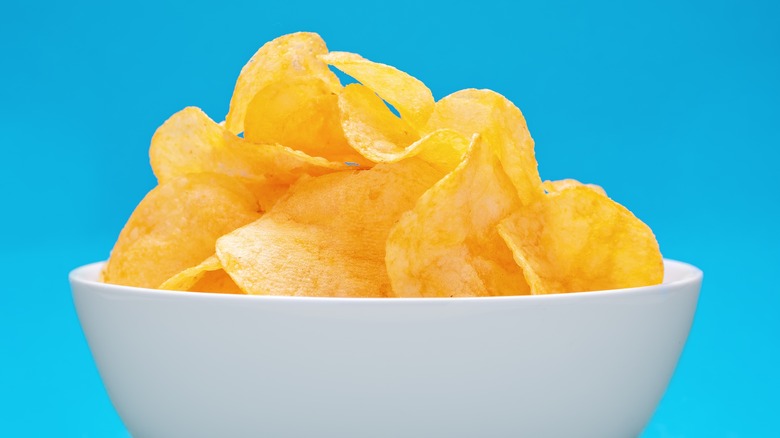 potato chips in bowl