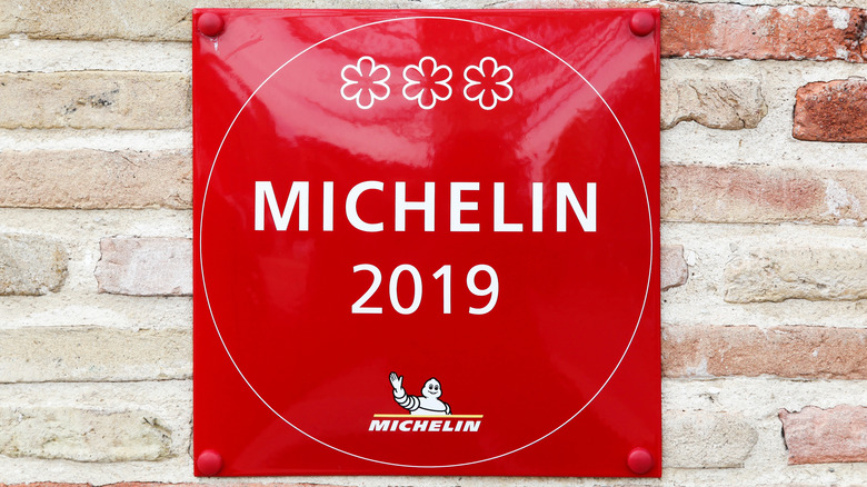 Plate showing three Michelin Stars 