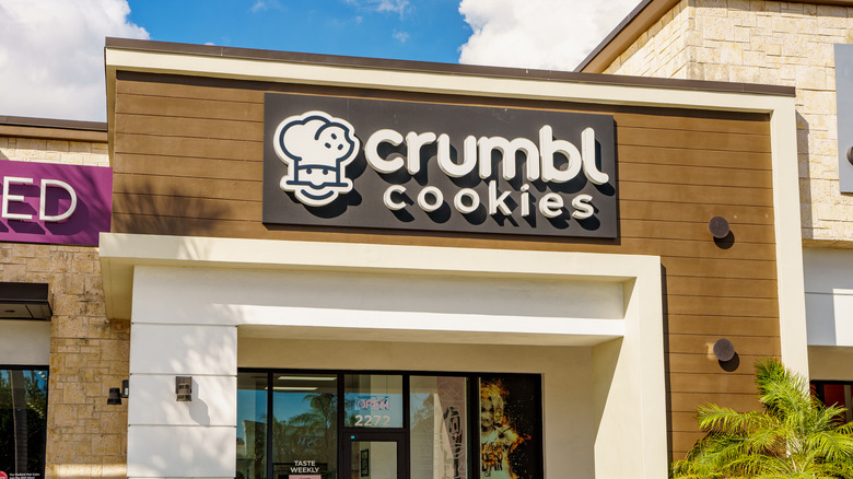 Crumbl cookie storefront