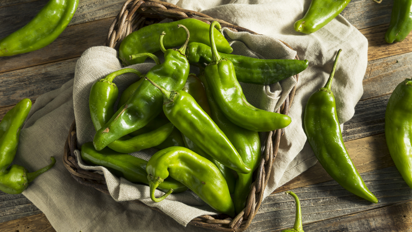 Перец острый зеленый фото Why New Mexico Harnessed The Power Of The Sun To Roast Chiles