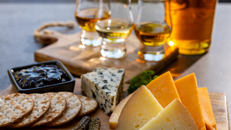 whiskey tasting with cheese