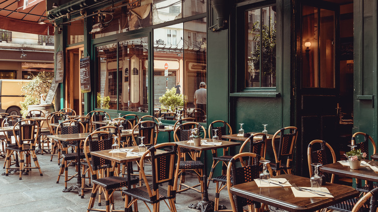 outdoor seating in Paris