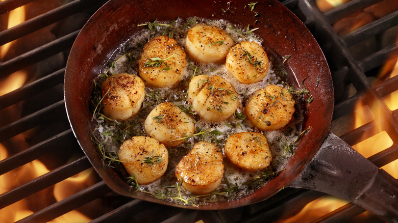 Searing scallops in pan