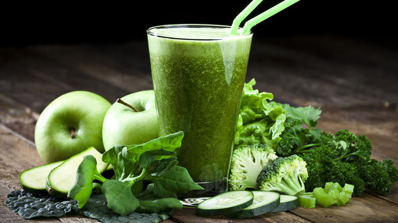 green smoothie and ingredients