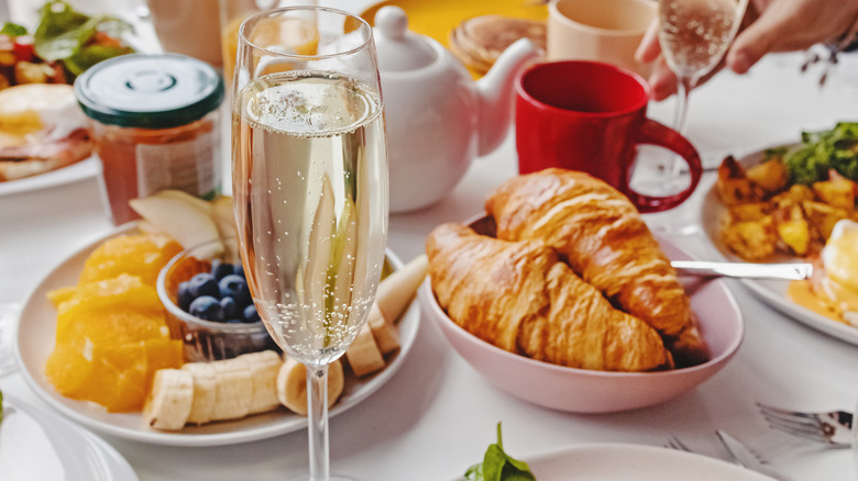 elegant sparkling wine brunch